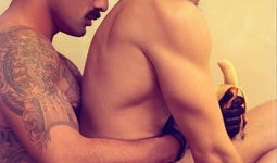 男同志视频,视频中的魅力瞬间回顾